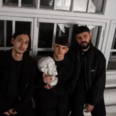 Poslechněte si interpreta Барон, sledujte hudební videa, přečtěte si životopis, podívejte se na data turné a další informace.