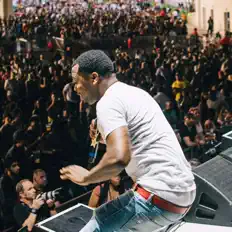 Tray Trayを聴いたり、ミュージックビデオを鑑賞したり、経歴やツアー日程などを確認したりしましょう！