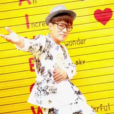 Escucha a 성진, mira videos musicales, lee su biografía, consulta las fechas de las gira y más.