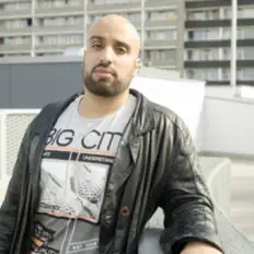 Escucha a Abdelkarim, mira vídeos musicales, lee la biografía, consulta fechas de giras y mucho más.