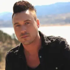 RUNAGROUND सुनें, म्यूज़िक वीडियो देखें, बायो पढ़ें, दौरे की तारीखें और बहुत कुछ देखें!