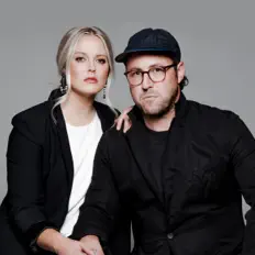 收听 Ben & Noelle Kilgore、观看音乐视频、阅读小传、查看巡演日期等 ！