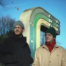 Listen to Huss und Hodn, watch music videos, read bio, see tour dates & more!