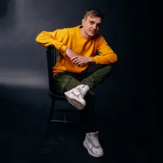 Poslechněte si interpreta BRIDGIK, sledujte hudební videa, přečtěte si životopis, podívejte se na data turné a další informace.