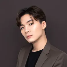 Luister naar MIRU DEERDEER, bekijk muziekvideo's, lees de bio, bekijk de tourdata, en meer!