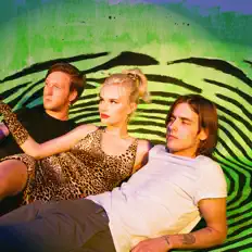 The Pink Slips सुनें, म्यूज़िक वीडियो देखें, बायो पढ़ें, दौरे की तारीखें और बहुत कुछ देखें!