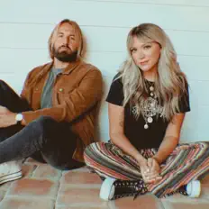 收听 Austin & Lindsey Adamec、观看音乐视频、阅读小传、查看巡演日期等 ！