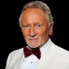 Dengarkan Phil Coulter And His Concert Orchestra, tonton video musik, baca bio, lihat tanggal tur & lainnya!