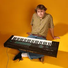 Jullianを聴いたり、ミュージックビデオを鑑賞したり、経歴やツアー日程などを確認したりしましょう！