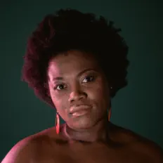 Edna Seyを聴いたり、ミュージックビデオを鑑賞したり、経歴やツアー日程などを確認したりしましょう！