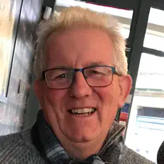 Luister naar John McGuinness, bekijk muziekvideo's, lees de bio, bekijk de tourdata, en meer!