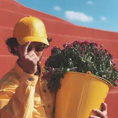Adam Friedmanを聴いたり、ミュージックビデオを鑑賞したり、経歴やツアー日程などを確認したりしましょう！