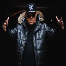 Escucha a Silverfox, mira videos musicales, lee su biografía, consulta las fechas de las gira y más.