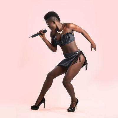 Hör dir Wiyaala an, schau dir Musikvideos an, lies die Biografie, finde Tourdaten und mehr!