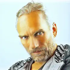 收听 Future Mind、观看音乐视频、阅读小传、查看巡演日期等 ！