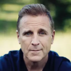 收听 Séan McCann、观看音乐视频、阅读小传、查看巡演日期等 ！