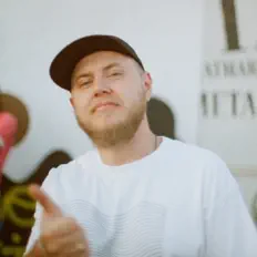 Écoutez Mesr, regardez des vidéoclips, lisez la biographie, consultez les dates de tournée et plus encore !