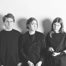 Listen to Samaris, watch music videos, read bio, see tour dates & more!