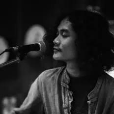 Listen to พราหมณ์ มณีกุล, watch music videos, read bio, see tour dates & more!