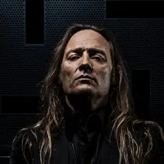 聆聽 Jesper Binzer、觀看音樂影片、閱讀小傳、查看巡演日期等！
