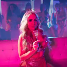 聆聽 Lydia Kelovitz、觀看音樂影片、閱讀小傳、查看巡演日期等！