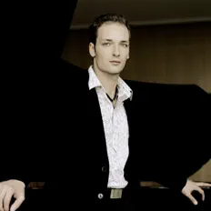 聆聽 Nikolai Tokarev、觀看音樂影片、閱讀小傳、查看巡演日期等！