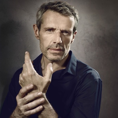 Ouve Lambert Wilson, vê vídeos de música, lê a biografia, vê as datas da digressão e muito mais!