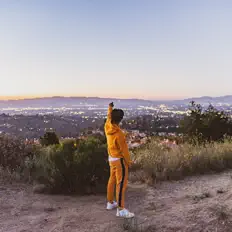 BlxckHeart सुनें, म्यूज़िक वीडियो देखें, बायो पढ़ें, दौरे की तारीखें और बहुत कुछ देखें!