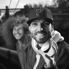 Listen to Pesochnye Lyudi, watch music videos, read bio, see tour dates & more!
