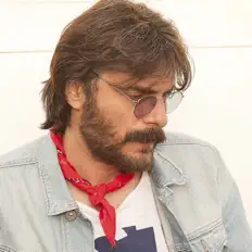 Ouve Ozan Kotra, vê vídeos de música, lê a biografia, vê as datas da digressão e muito mais!