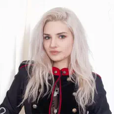 Clara Doxal dinle, müzik videolarını izle, biyografisini oku, tur tarihlerini ve daha fazlasını gör!