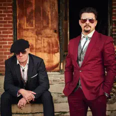 Superdownhomeを聴いたり、ミュージックビデオを鑑賞したり、経歴やツアー日程などを確認したりしましょう！