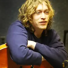 Ouça Caleb Landry Jones, assista a videoclipes, leia a biografia, veja as datas das turnês e mais!