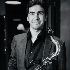 Raphael Ferreira dinle, müzik videolarını izle, biyografisini oku, tur tarihlerini ve daha fazlasını gör!