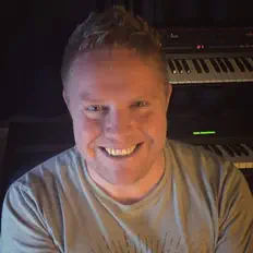 Ouça Peter Connelly, assista a videoclipes, leia a biografia, veja as datas das turnês e mais!