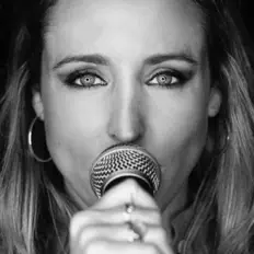 聆聽 Lara Alcázar、觀看音樂影片、閱讀小傳、查看巡演日期等！