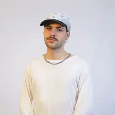 Dengarkan Raffaele, tonton video musik, baca bio, lihat tanggal tur & lainnya!