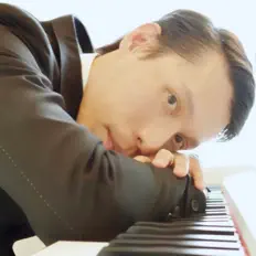 聆聽 Rik、觀看音樂影片、閱讀小傳、查看巡演日期等！