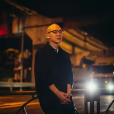 聆聽 SIGEMARU、觀看音樂影片、閱讀小傳、查看巡演日期等！