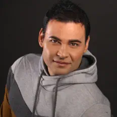 Santo Verduci dinle, müzik videolarını izle, biyografisini oku, tur tarihlerini ve daha fazlasını gör!