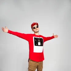Listen to Сашмир, watch music videos, read bio, see tour dates & more!