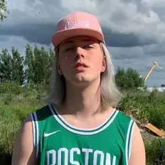 Ακούστε περιεχόμενο από QPARRO, παρακολουθήστε μουσικά βίντεο, διαβάστε το βιογραφικό, δείτε ημερομηνίες περιοδείας, και πολλά ακόμη!