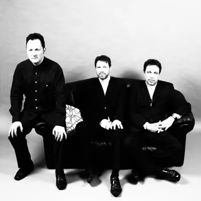 Listen to Halleluja, watch music videos, read bio, see tour dates & more!