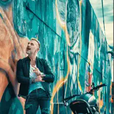 聆聽 Gianluca Vacchi、觀看音樂影片、閱讀小傳、查看巡演日期等！