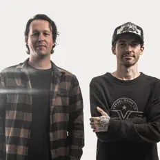 Ouve Lifelong, vê vídeos de música, lê a biografia, vê as datas da digressão e muito mais!