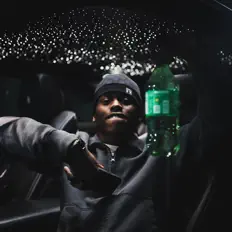 聆聽 Too Wavey、觀看音樂影片、閱讀小傳、查看巡演日期等！