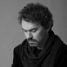 Dengarkan SJ McArdle, tonton video musik, baca bio, lihat tanggal tur & lainnya!