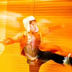 Poslechněte si interpreta Kenmochi Hidefumi, sledujte hudební videa, přečtěte si životopis, podívejte se na data turné a další informace.