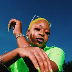 聆聽 Naveszn、觀看音樂影片、閱讀小傳、查看巡演日期等！