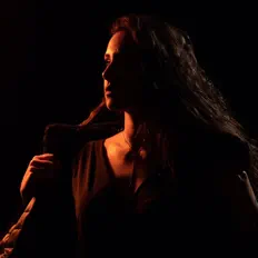 That So Lola सुनें, म्यूज़िक वीडियो देखें, बायो पढ़ें, दौरे की तारीखें और बहुत कुछ देखें!